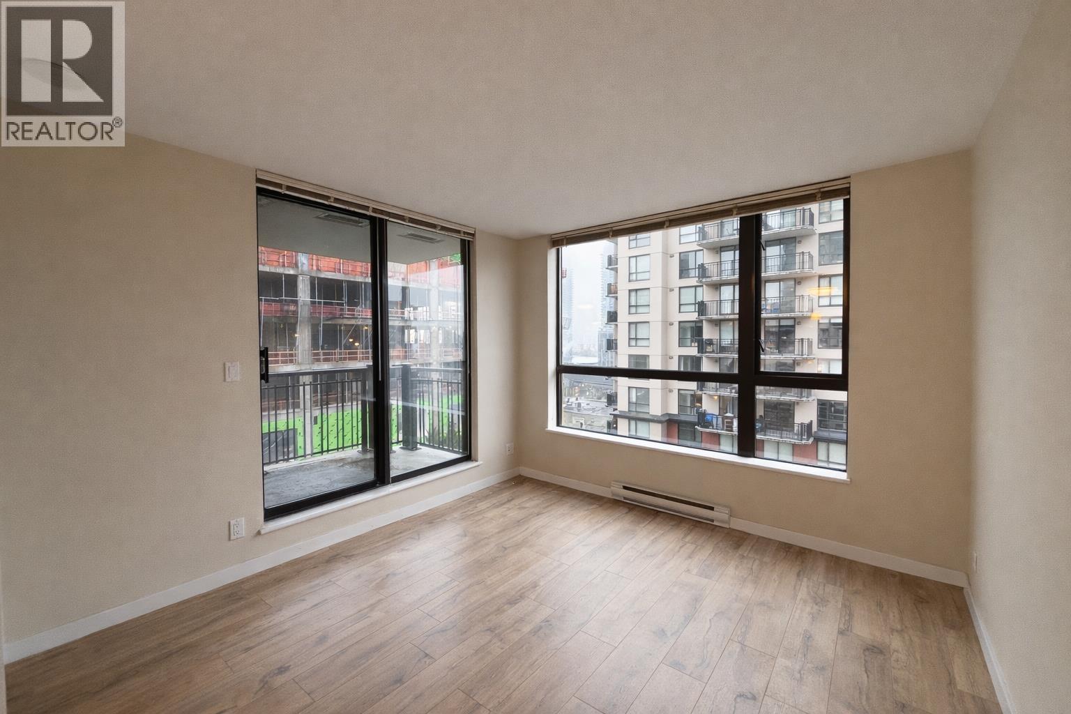 505 814 ROYAL AVENUE