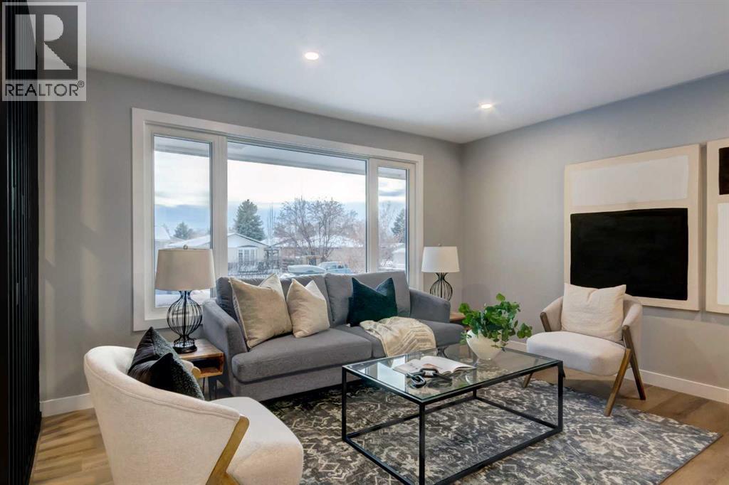 1724 Valleyview Road NE