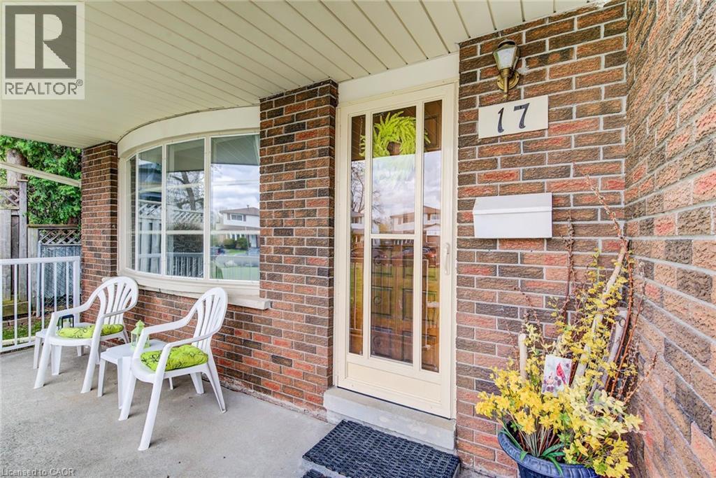 17 FOREST GLEN Court