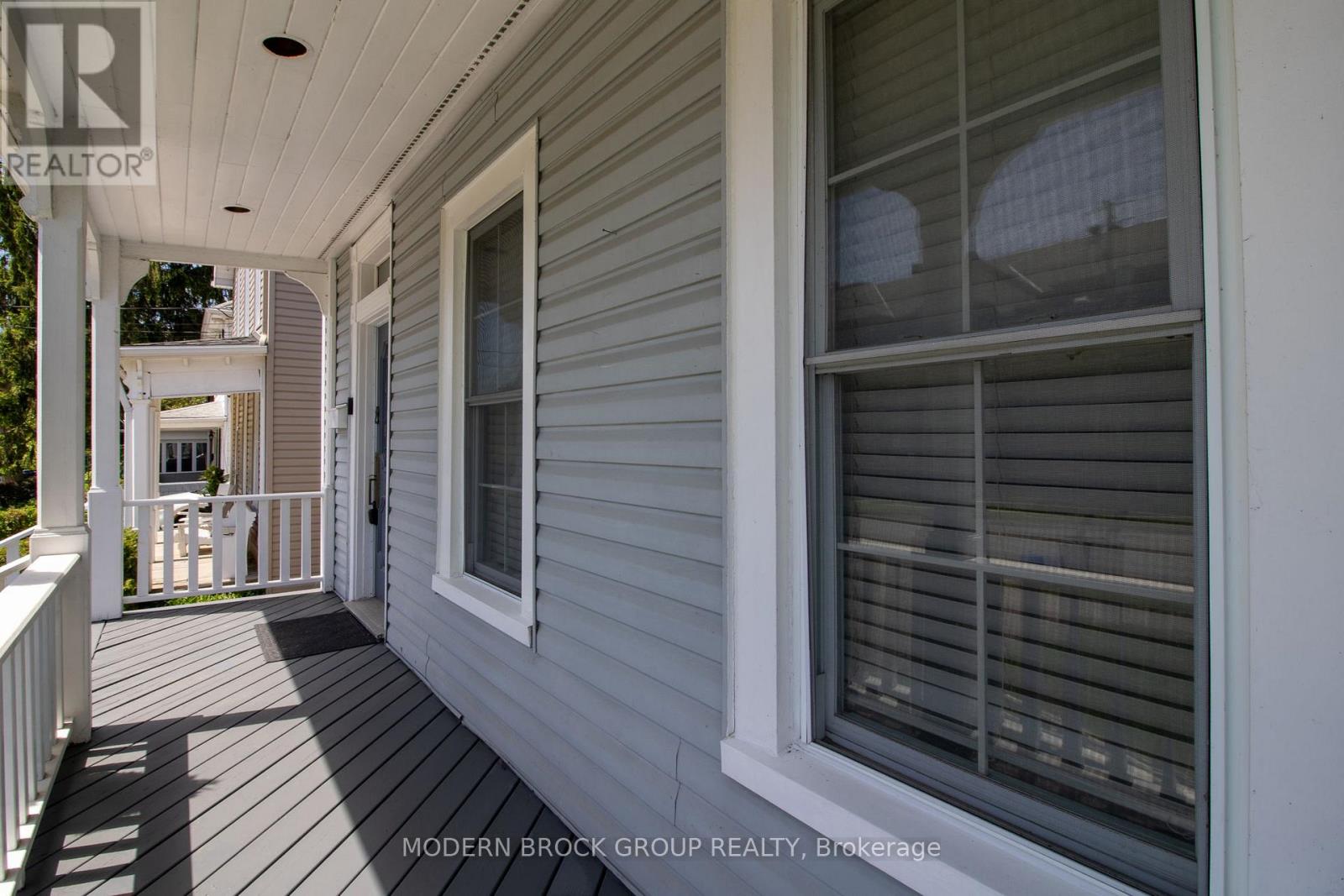 254 KING STREET E