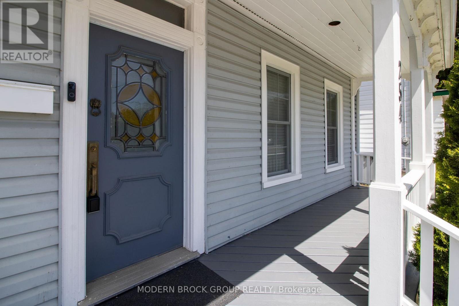 254 KING STREET E