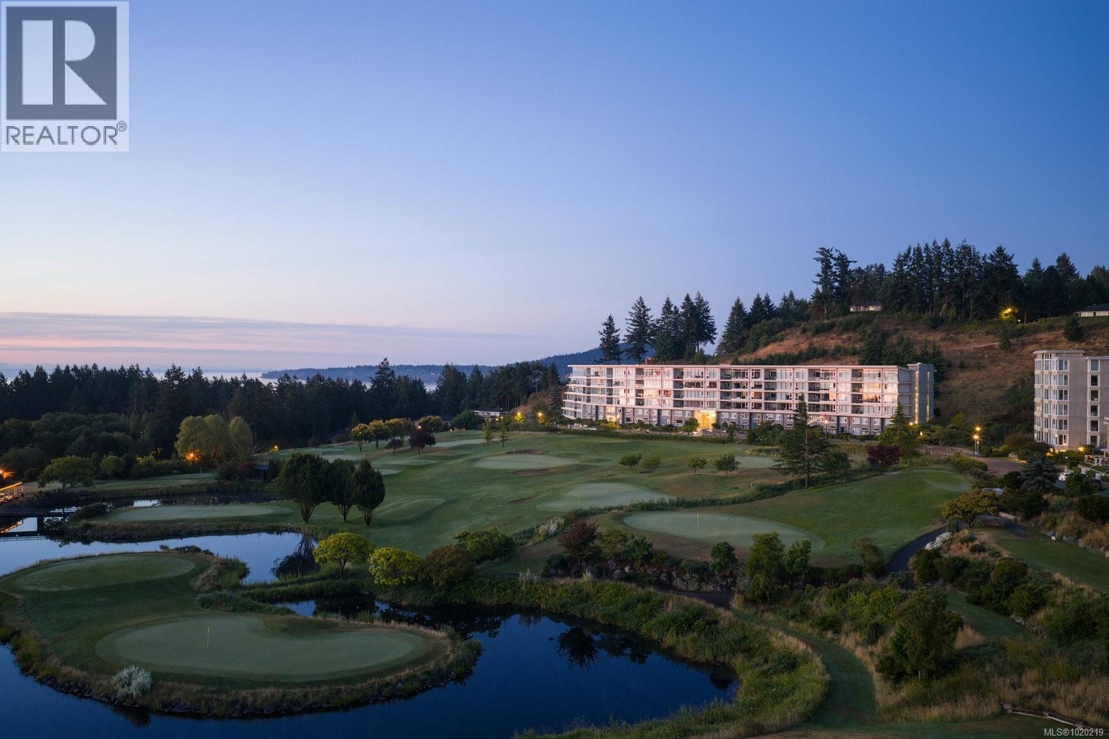 5322 Sayward Hill Cres