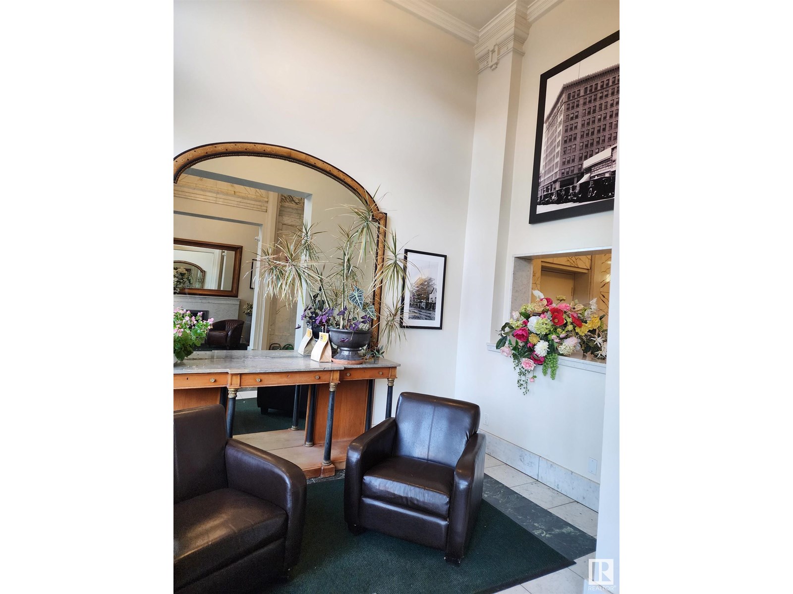 #307 10134 100 ST NW