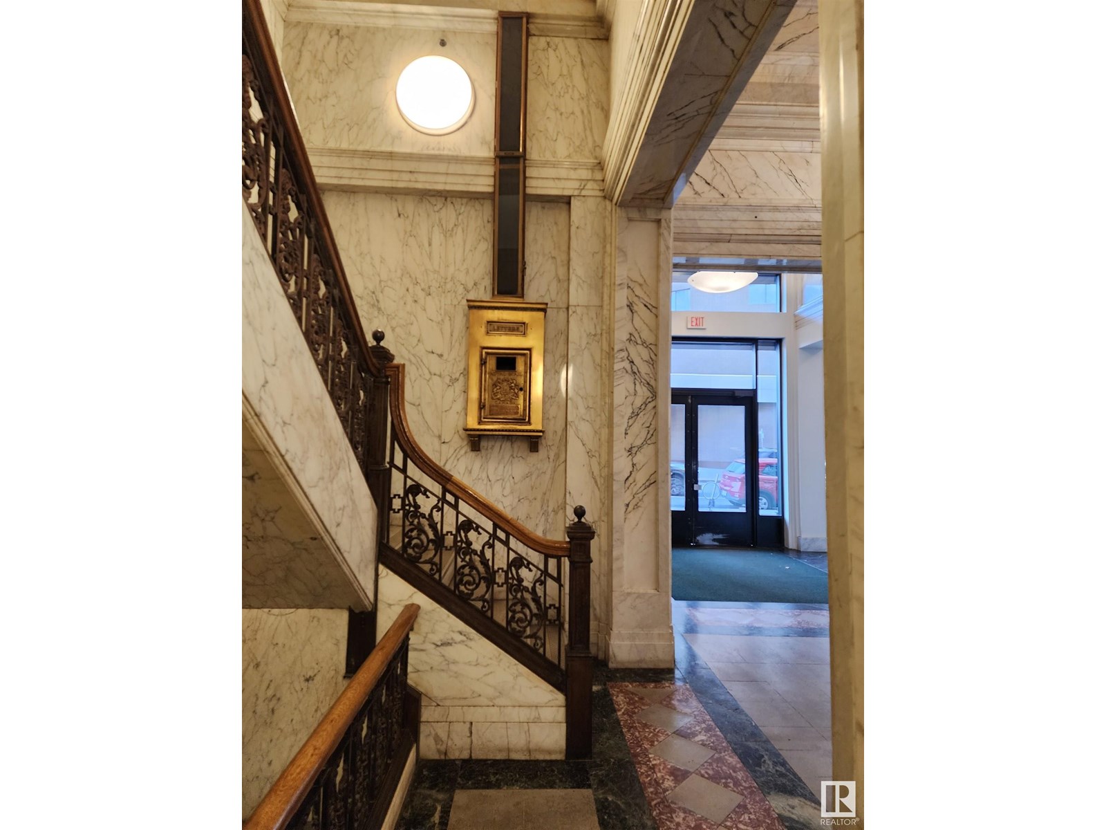 #307 10134 100 ST NW