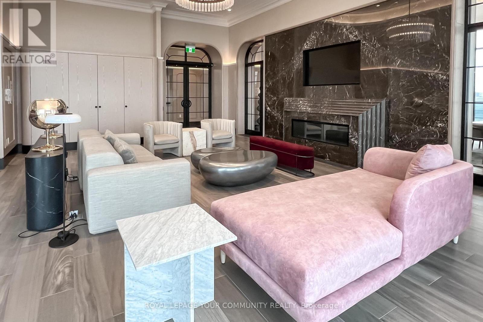 411 - 10 INN ON THE PARK DRIVE