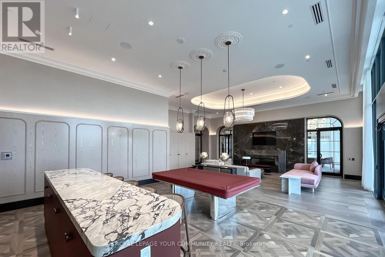 411 - 10 INN ON THE PARK DRIVE