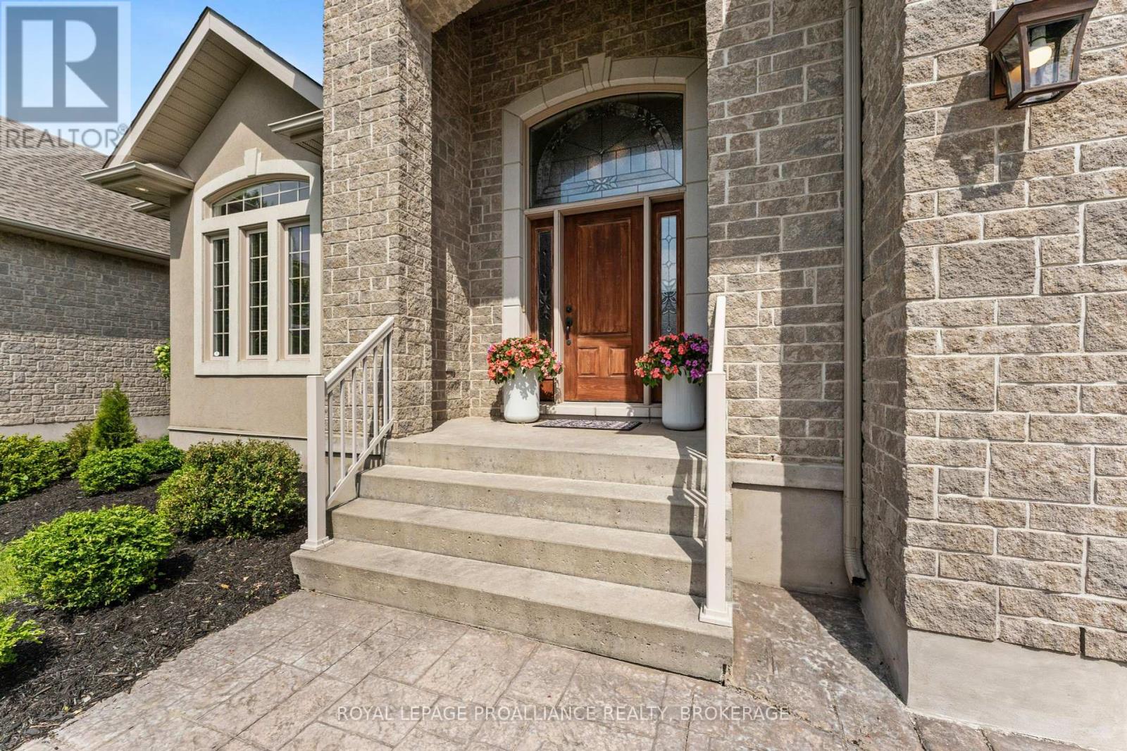 601 FIELDSTONE DRIVE