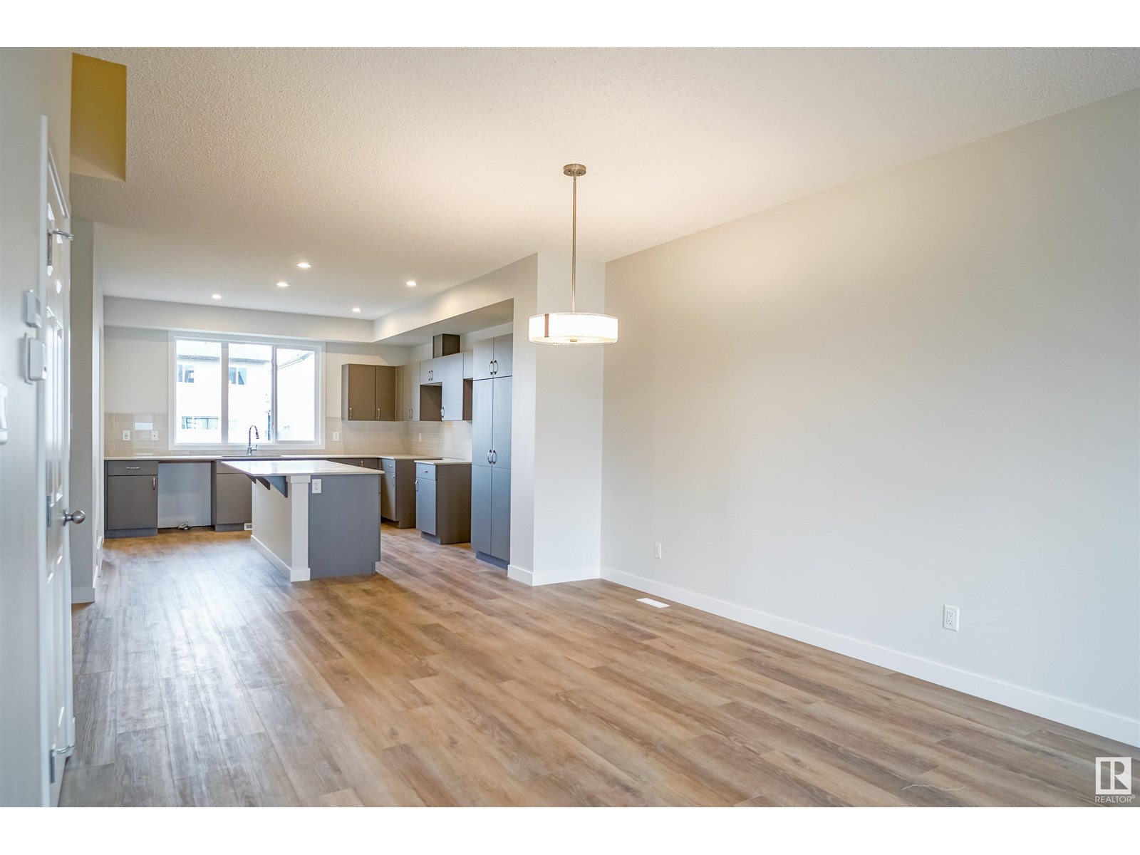 21148 25 AV NW