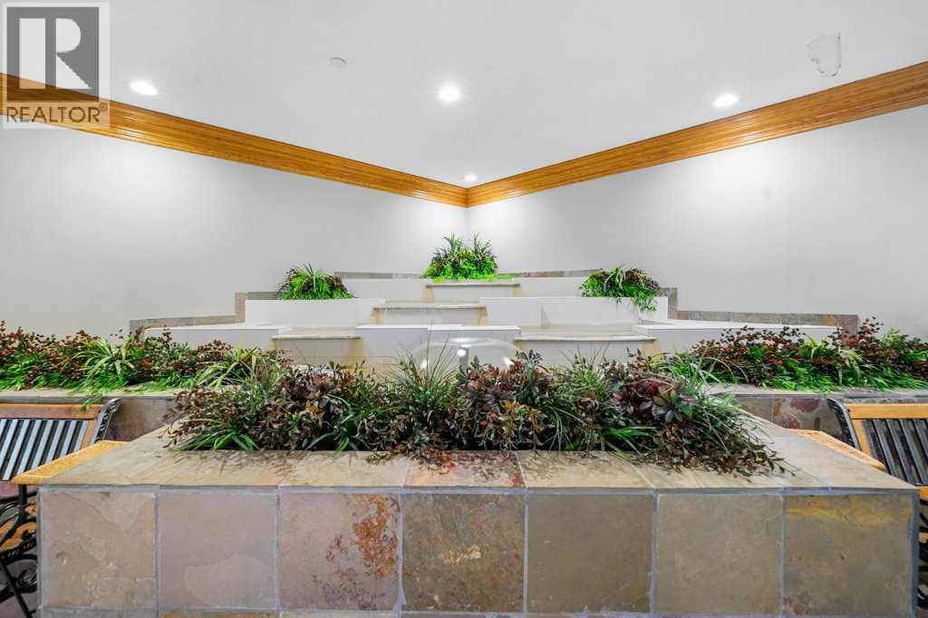 215, 200 Lincoln Way SW