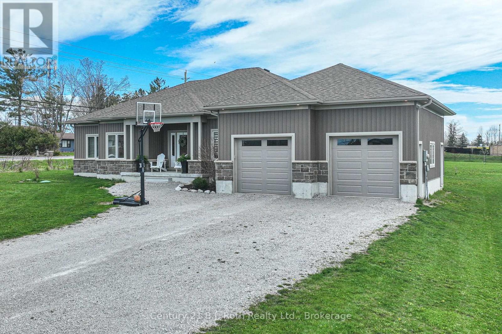 3 BREANNA BOULEVARD