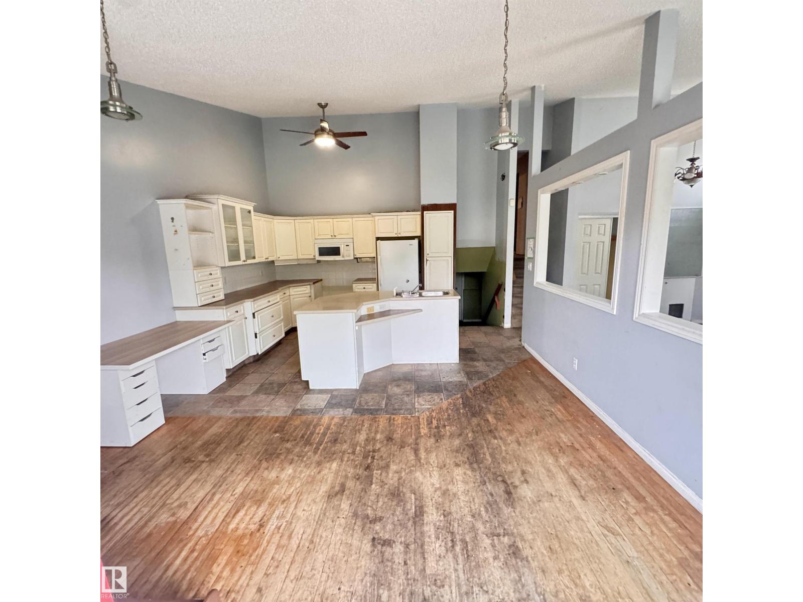4821 11A AV NW