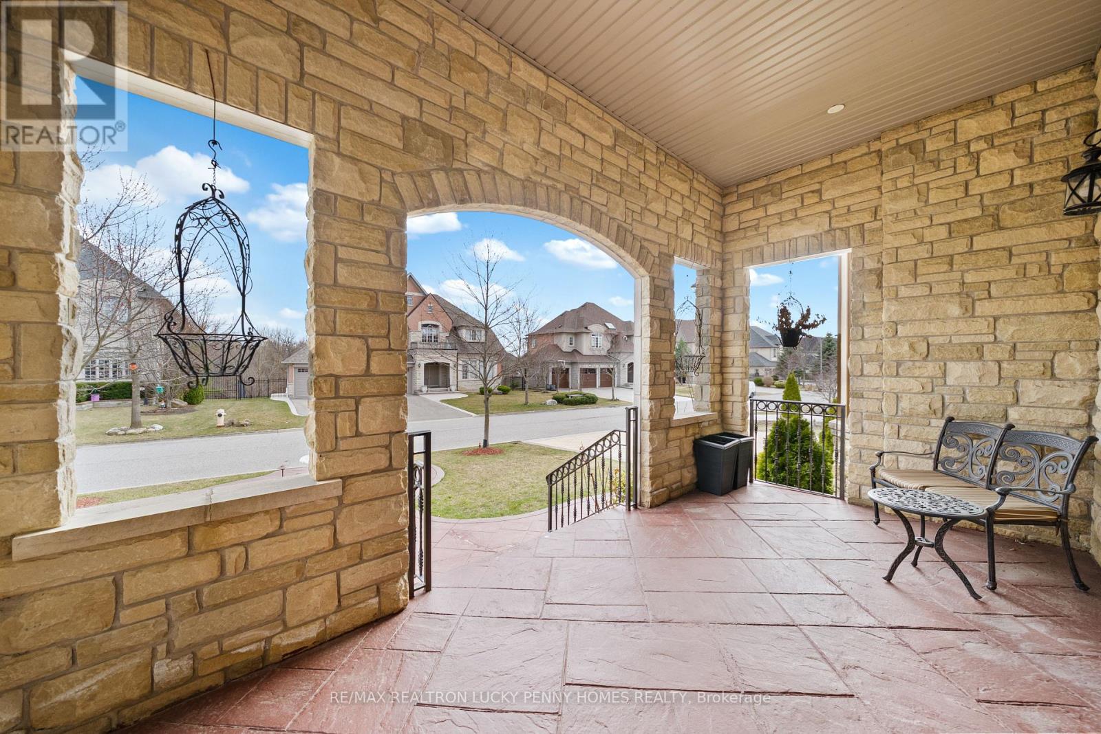 8 HERITAGE WOODS MANOR