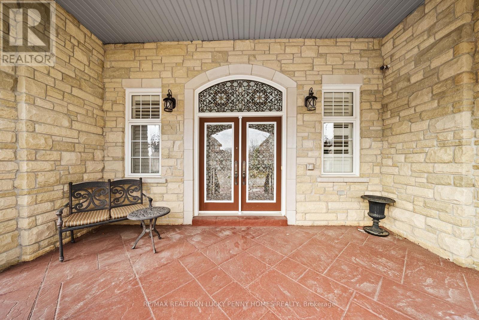 8 HERITAGE WOODS MANOR