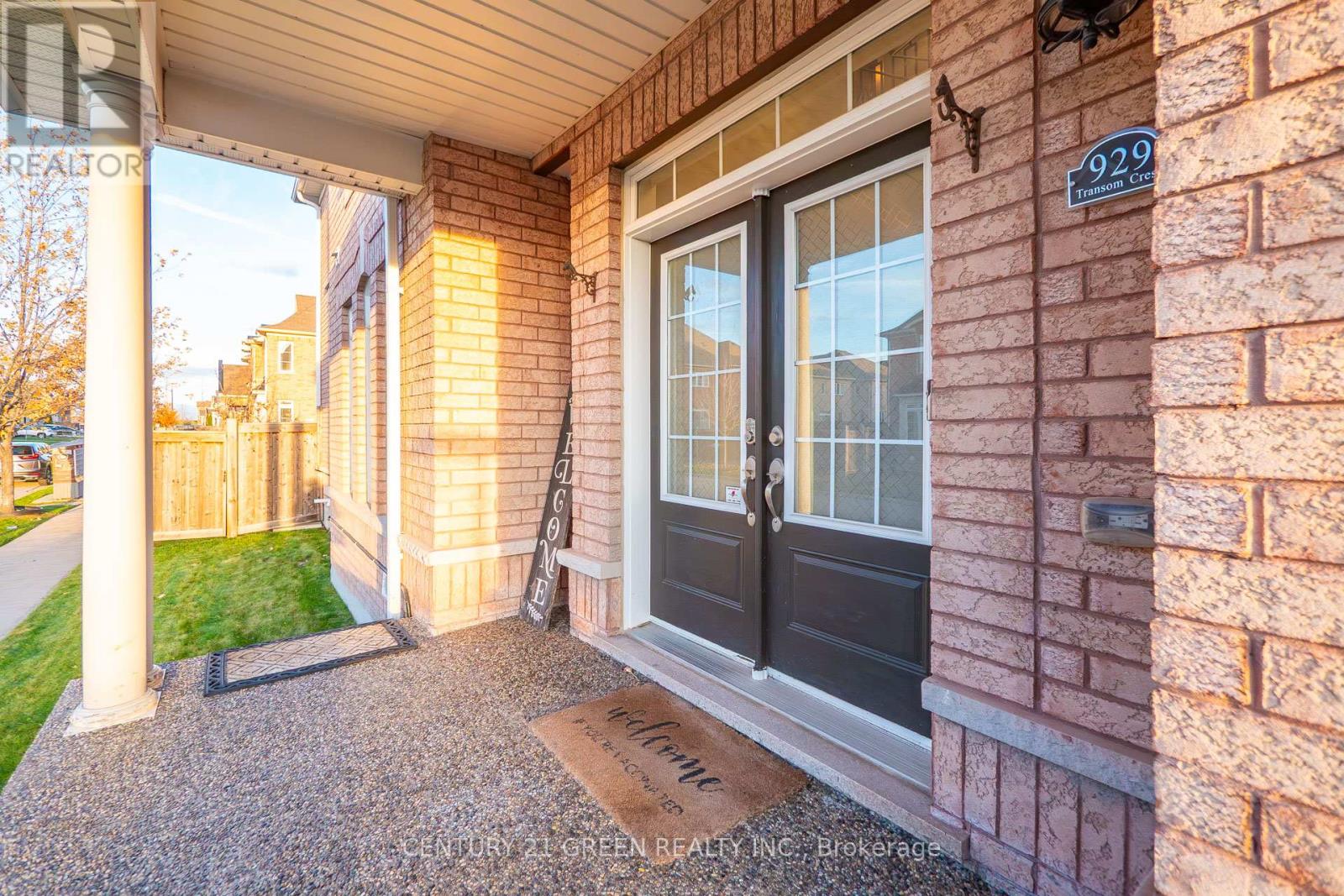 929 TRANSOM CRESCENT