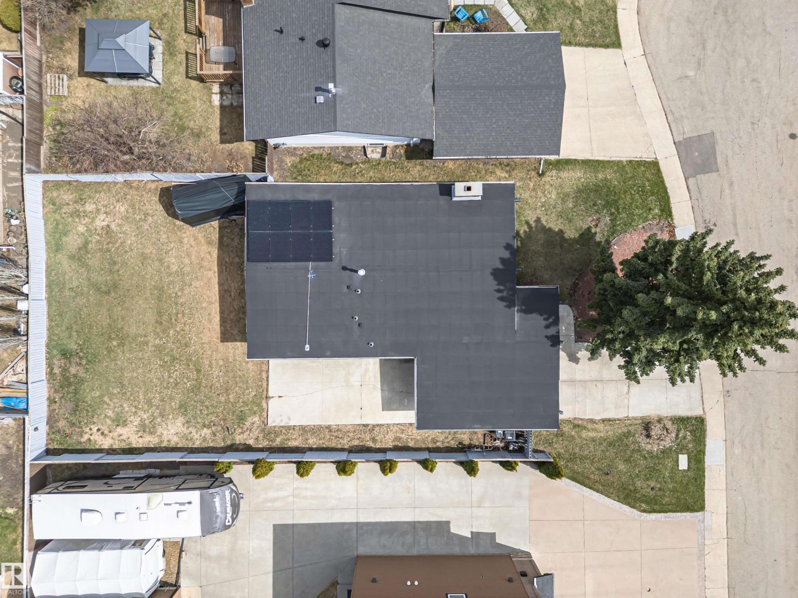 10412 39 AV NW