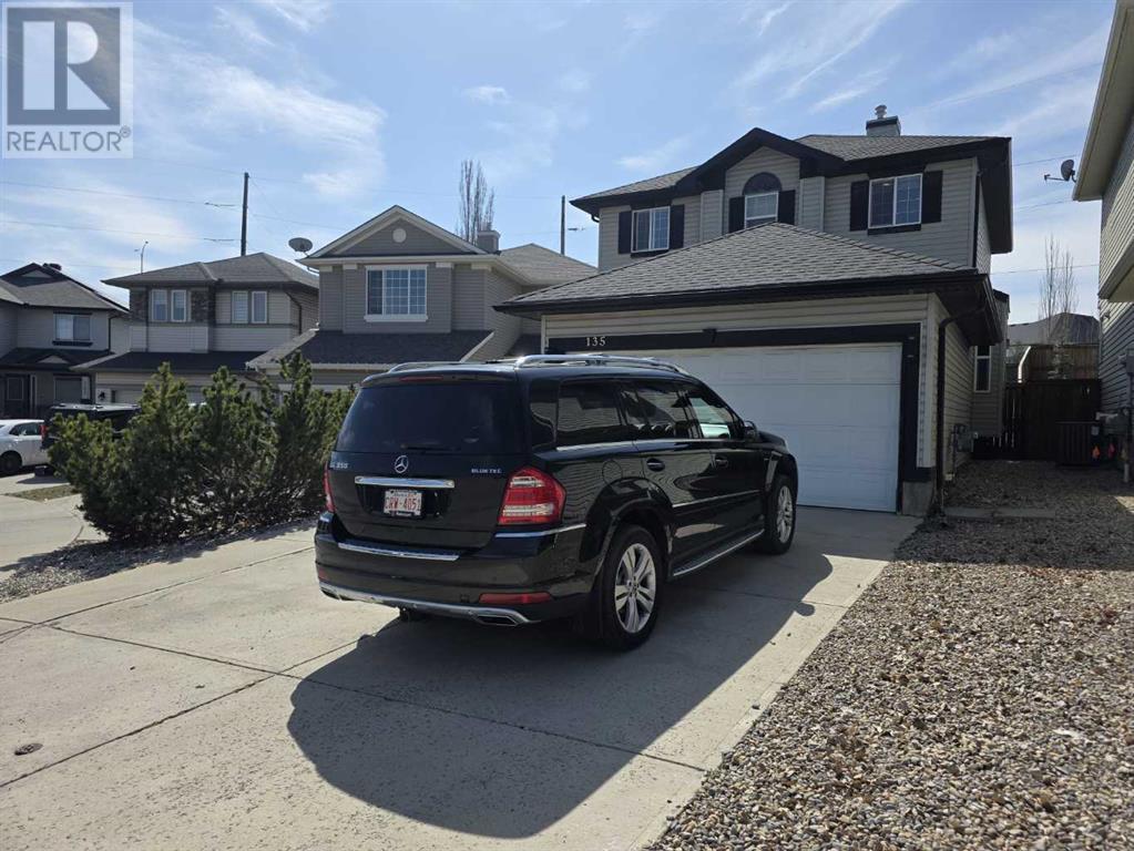 135 VALLEY CREST Close NW