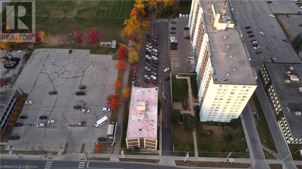 824 KING Street W