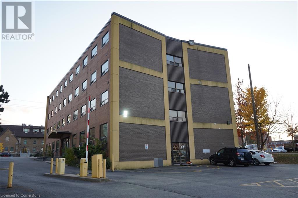 824 KING Street W