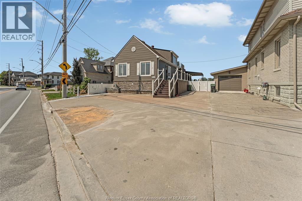 8830 RIVERSIDE DRIVE East