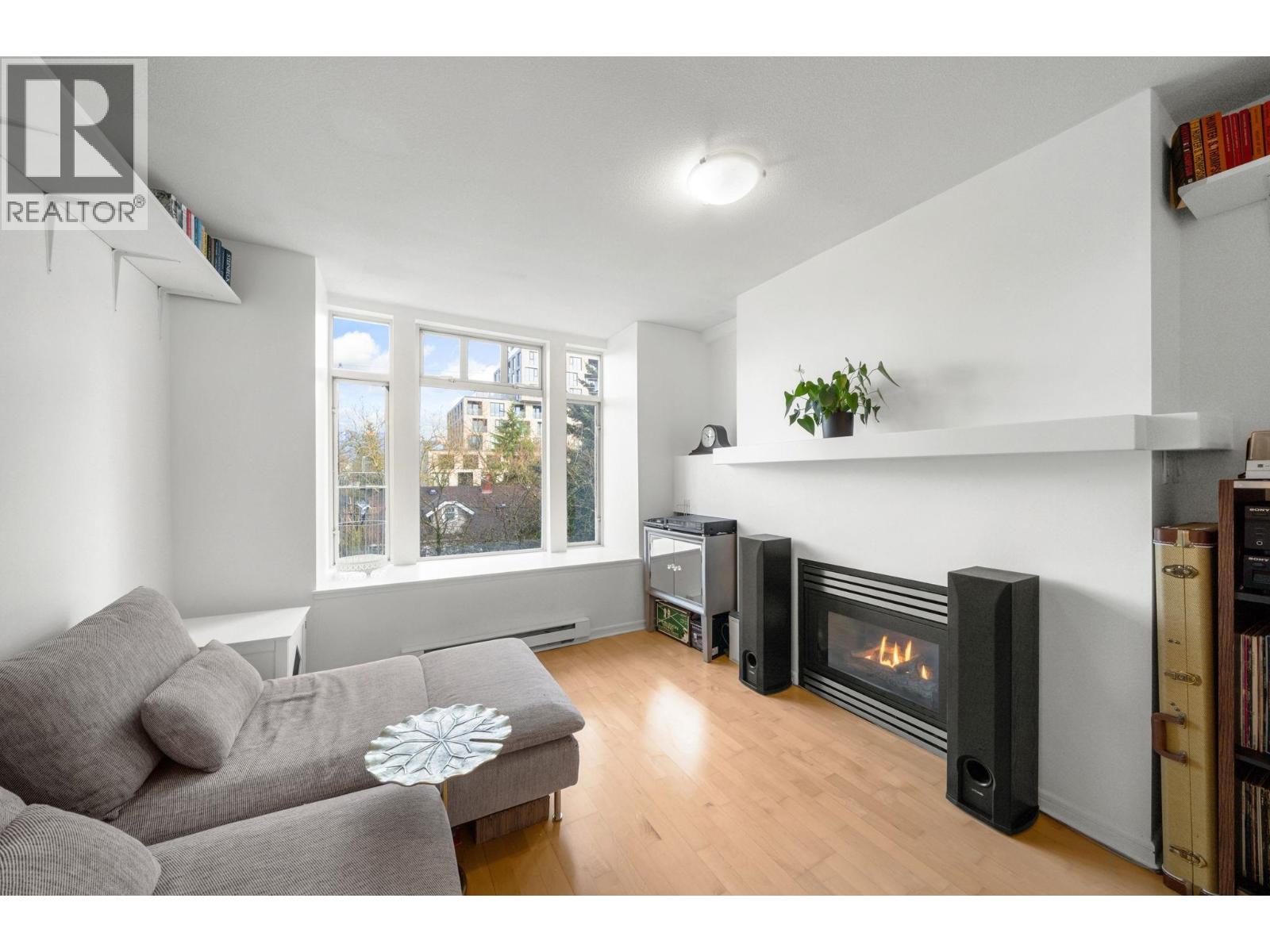 301 3727 W 10 AVENUE