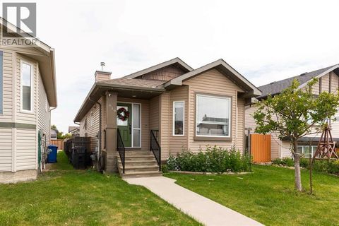 619 Florence Ho Leong Crescent N Lethbridge AB T1H5M6