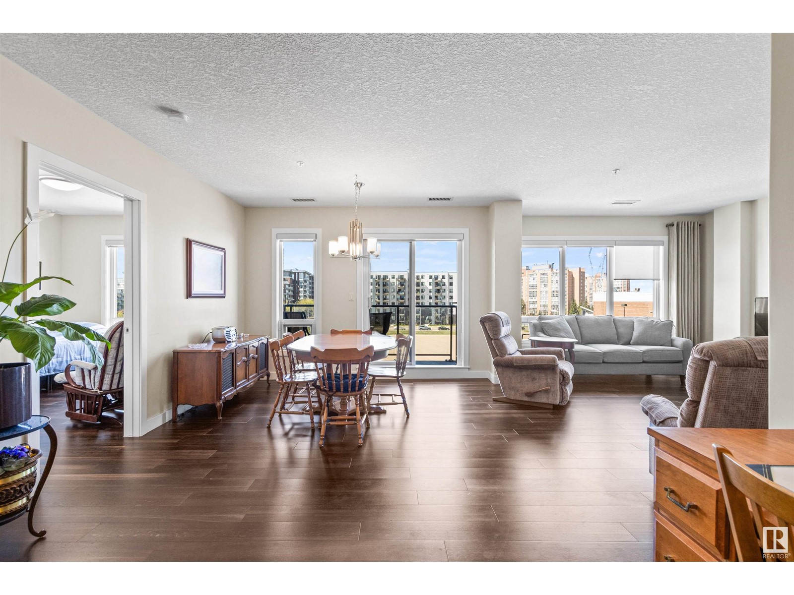 #404 2755 109 ST NW