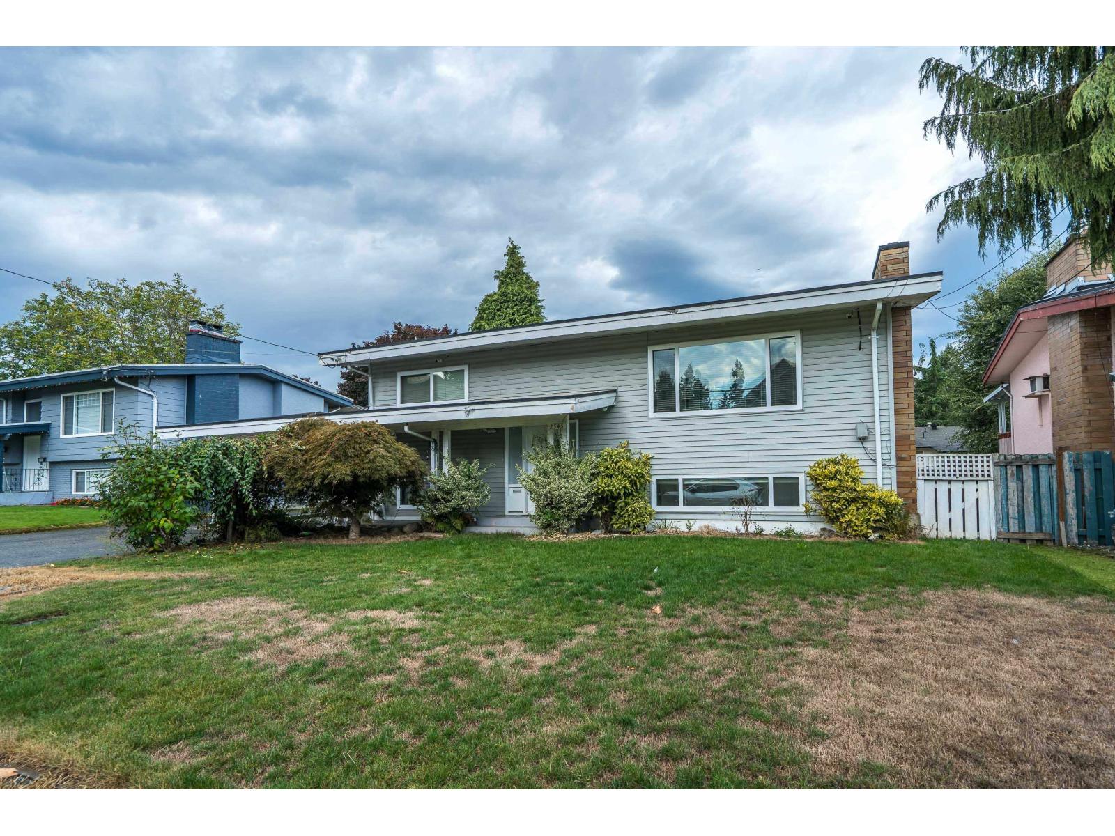 2545 LILAC CRESCENT