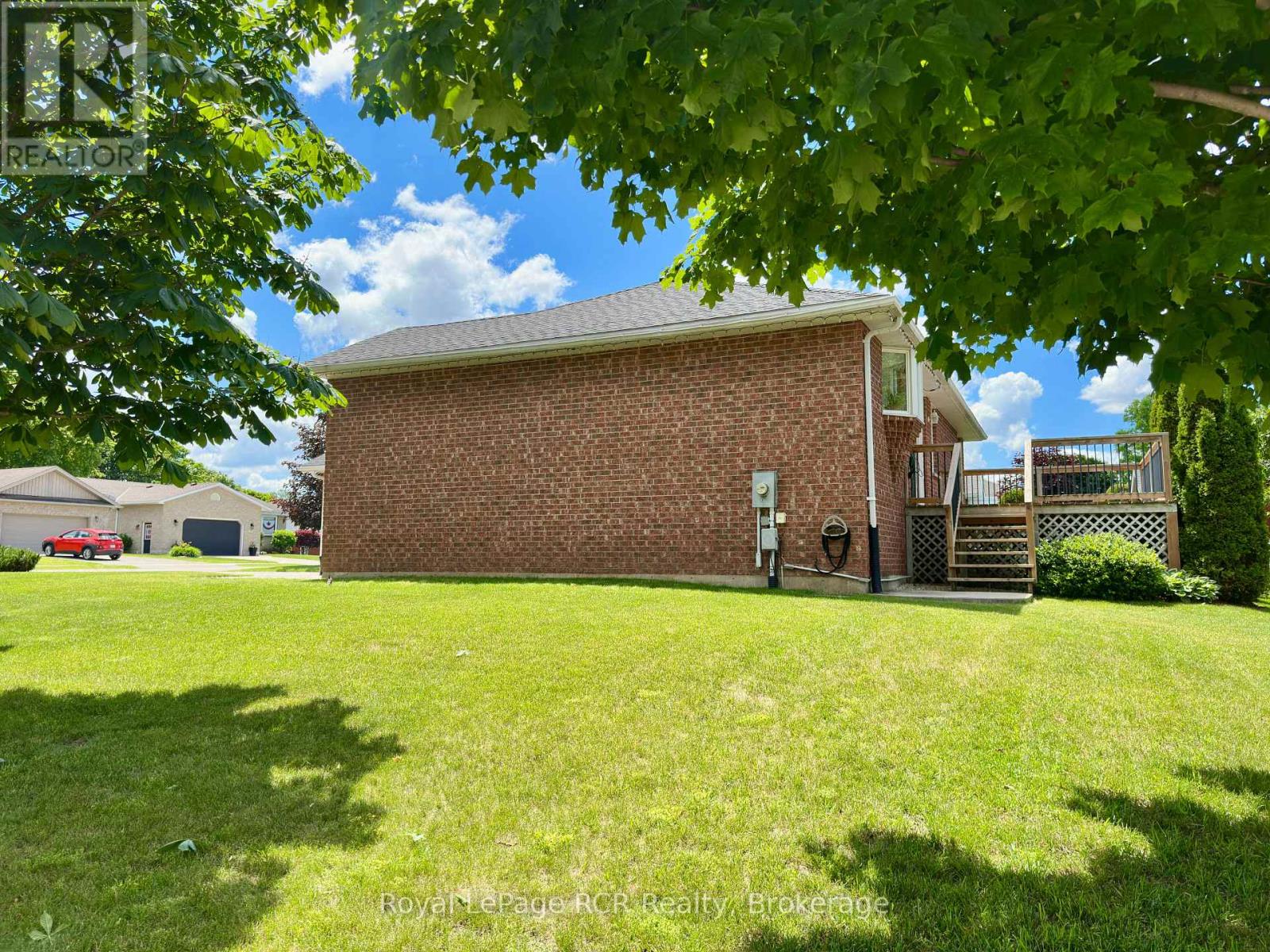 238 4TH STREET CRESCENT