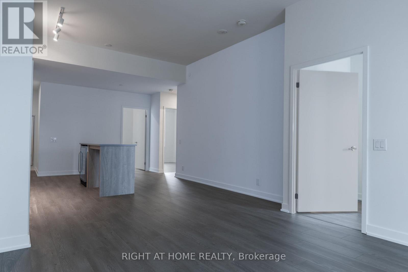 402 - 1660 BLOOR STREET W