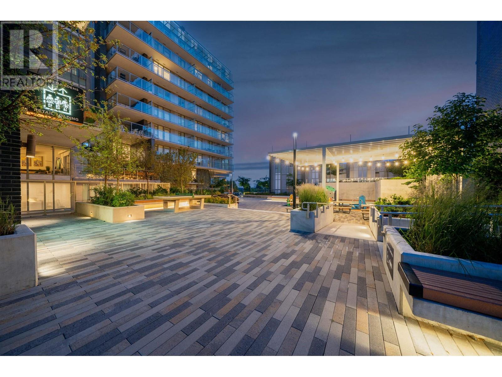 1902 7433 CAMBIE STREET