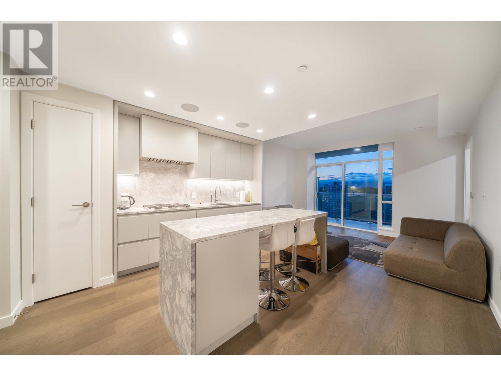 1902 7433 CAMBIE STREET