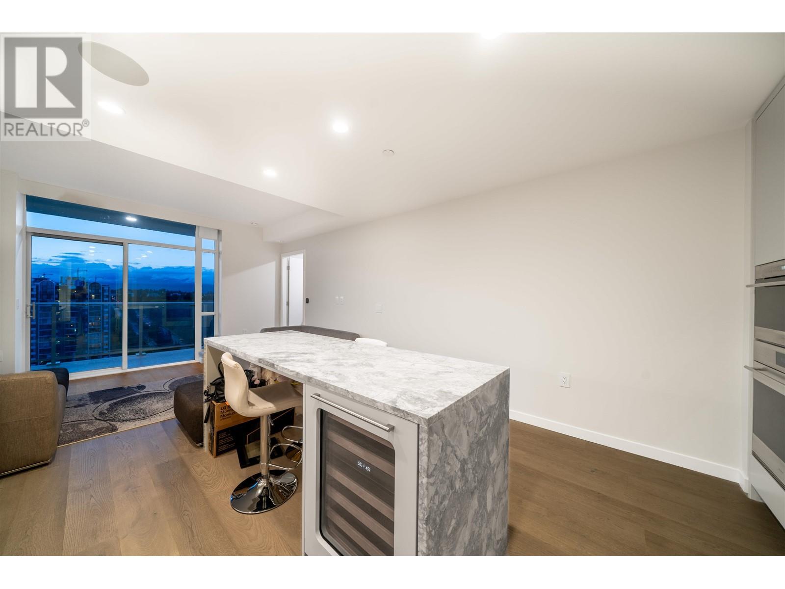 1902 7433 CAMBIE STREET