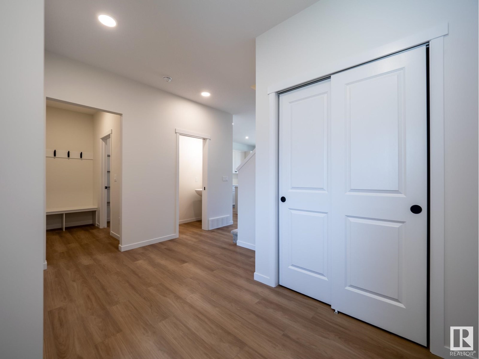 9315 227 ST NW