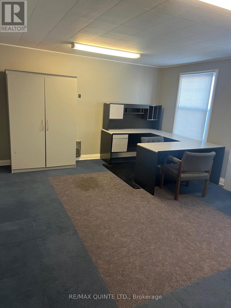 4 - 74 DUNDAS STREET