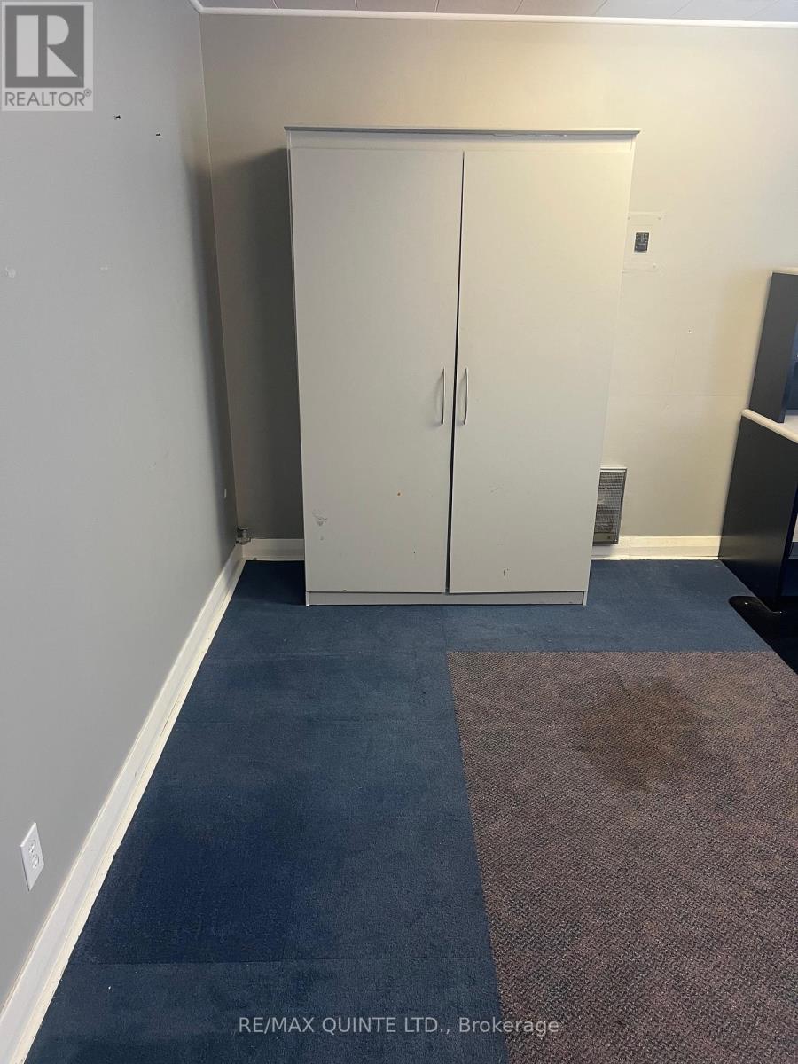 4 - 74 DUNDAS STREET