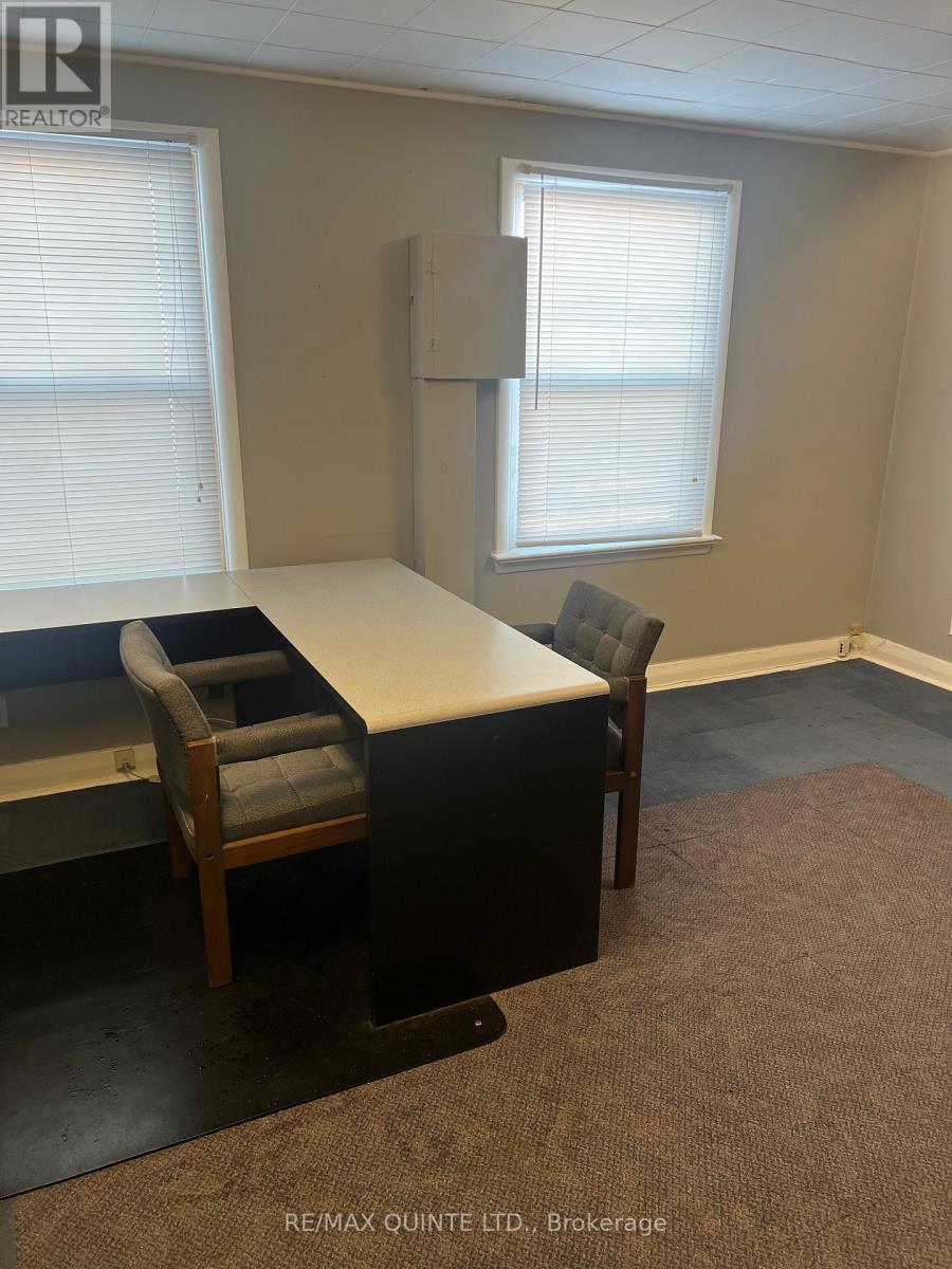 4 - 74 DUNDAS STREET