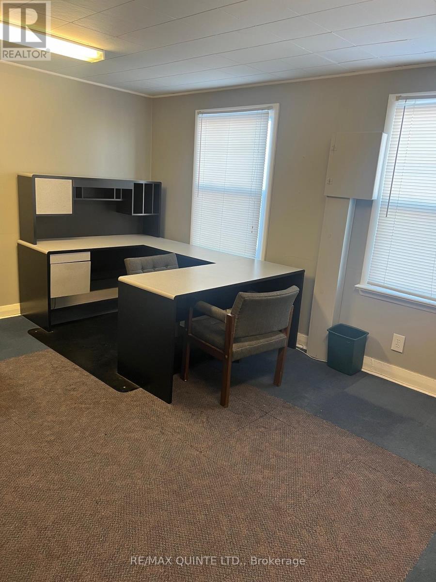 4 - 74 DUNDAS STREET