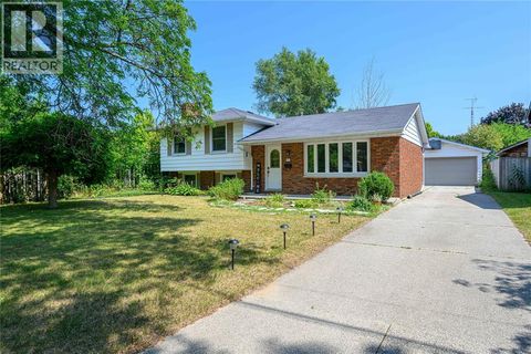 962 LYNDALE CRESCENT Sarnia ON N7S3E2