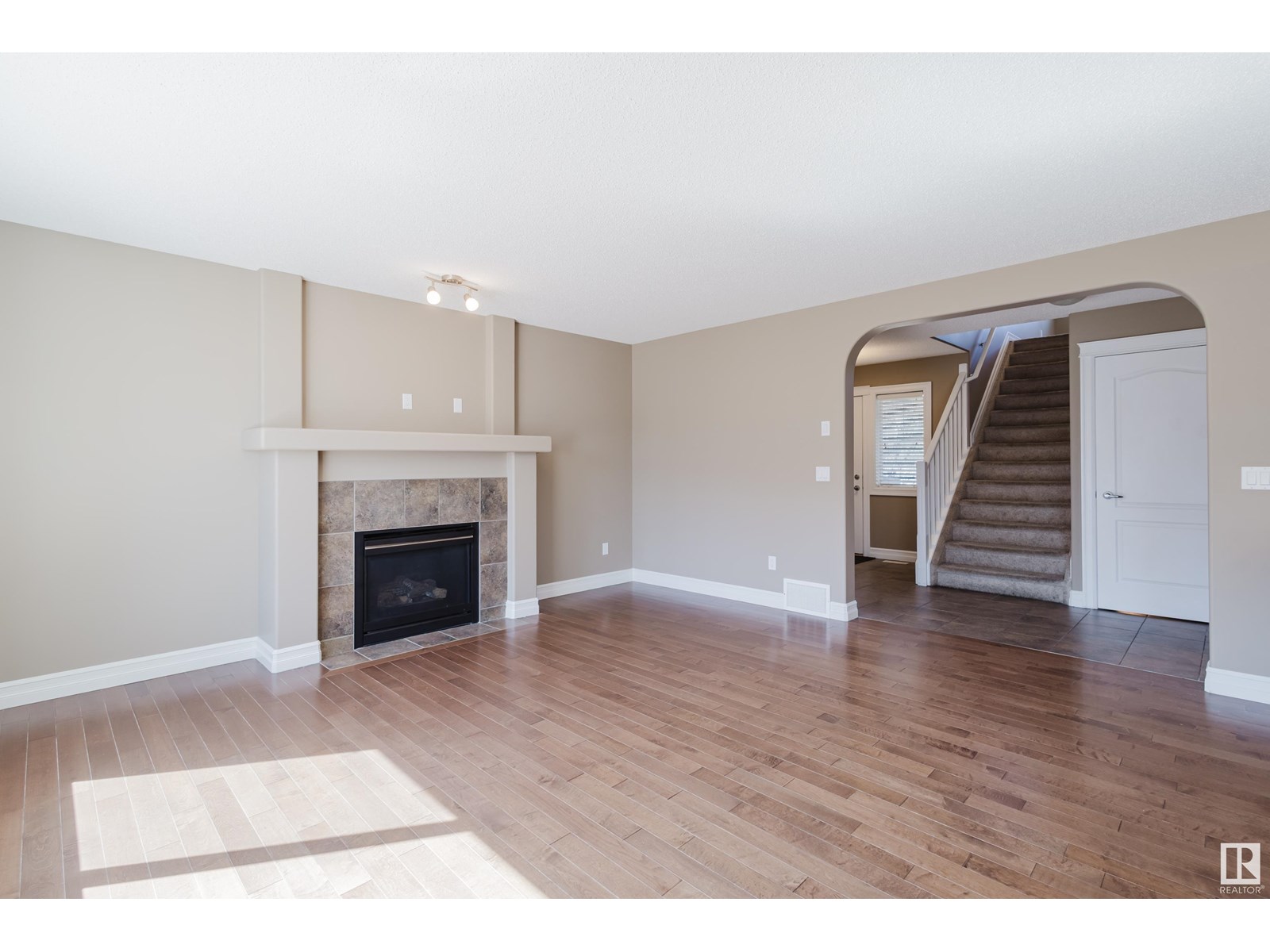 11321 13A AV SW