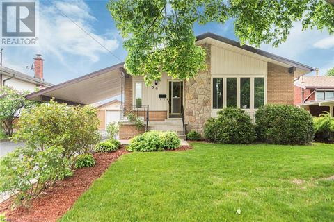 30 GREENINGDON Drive Hamilton ON L9A3A7