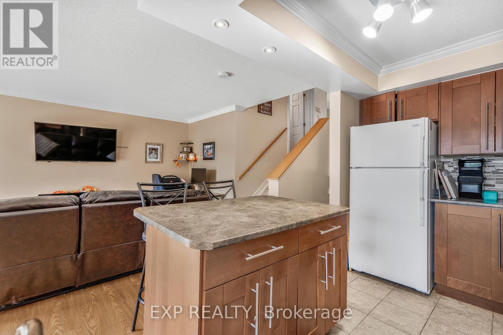 8 - 776 ST JEAN STREET