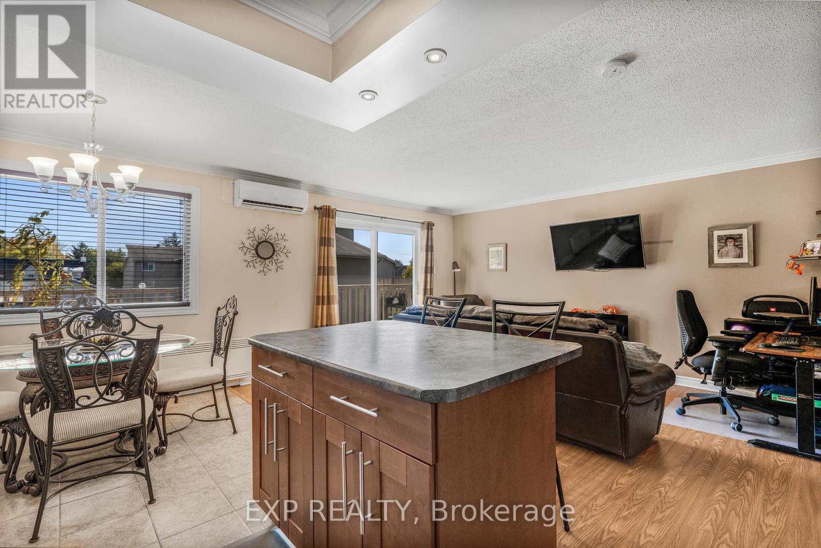 8 - 776 ST JEAN STREET