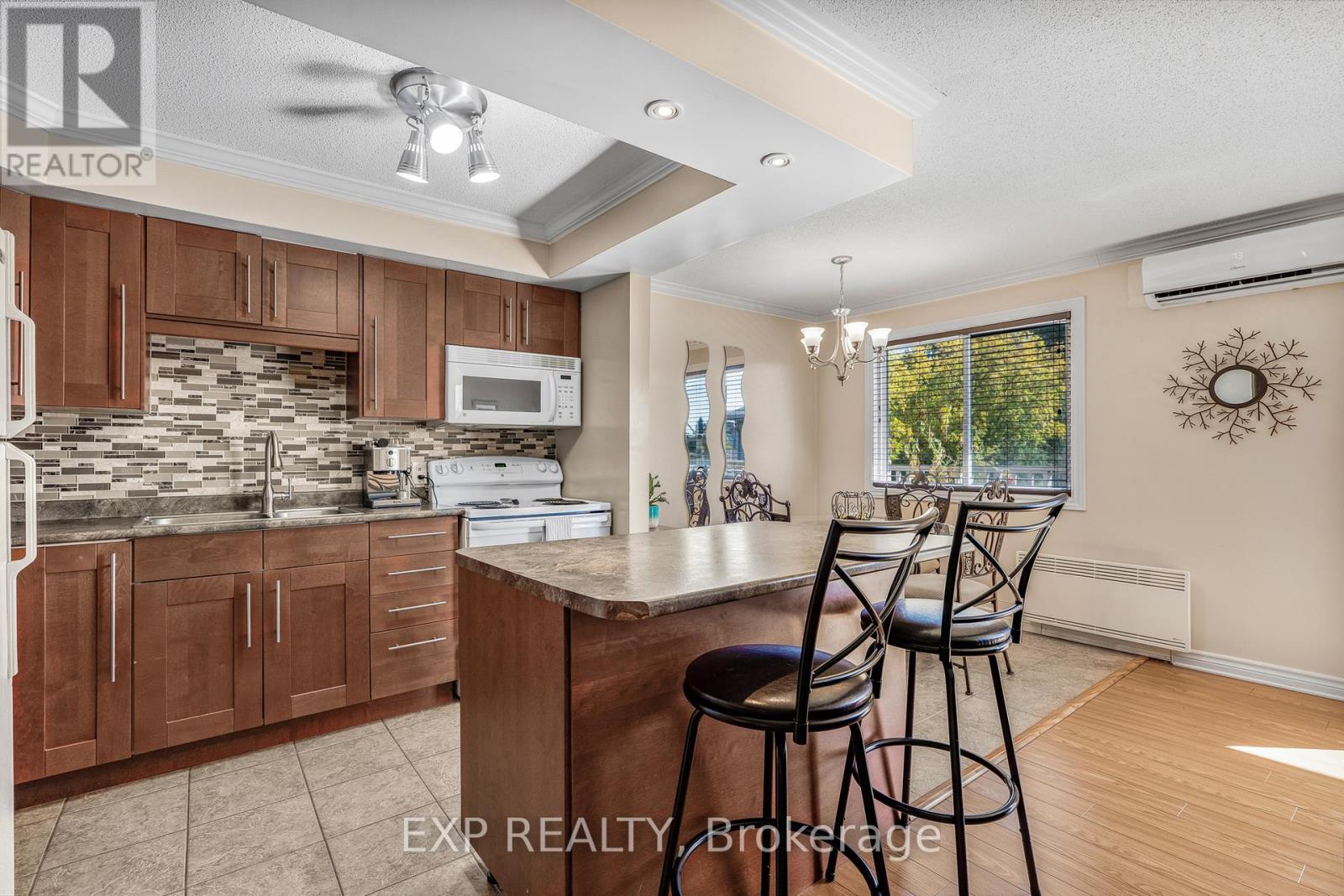 8 - 776 ST JEAN STREET