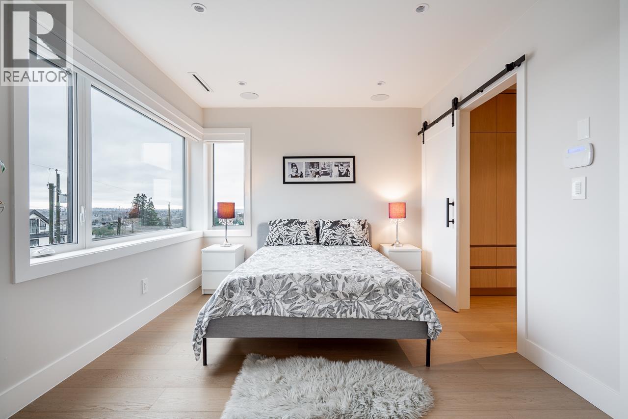 2 3674 OXFORD STREET