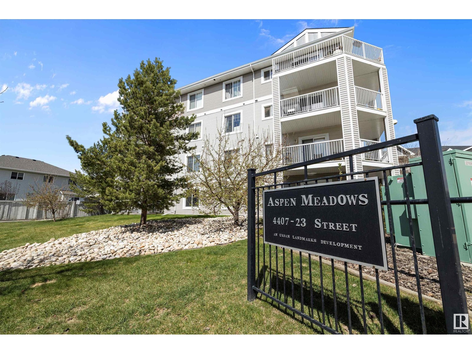 #201 4407 23 ST NW