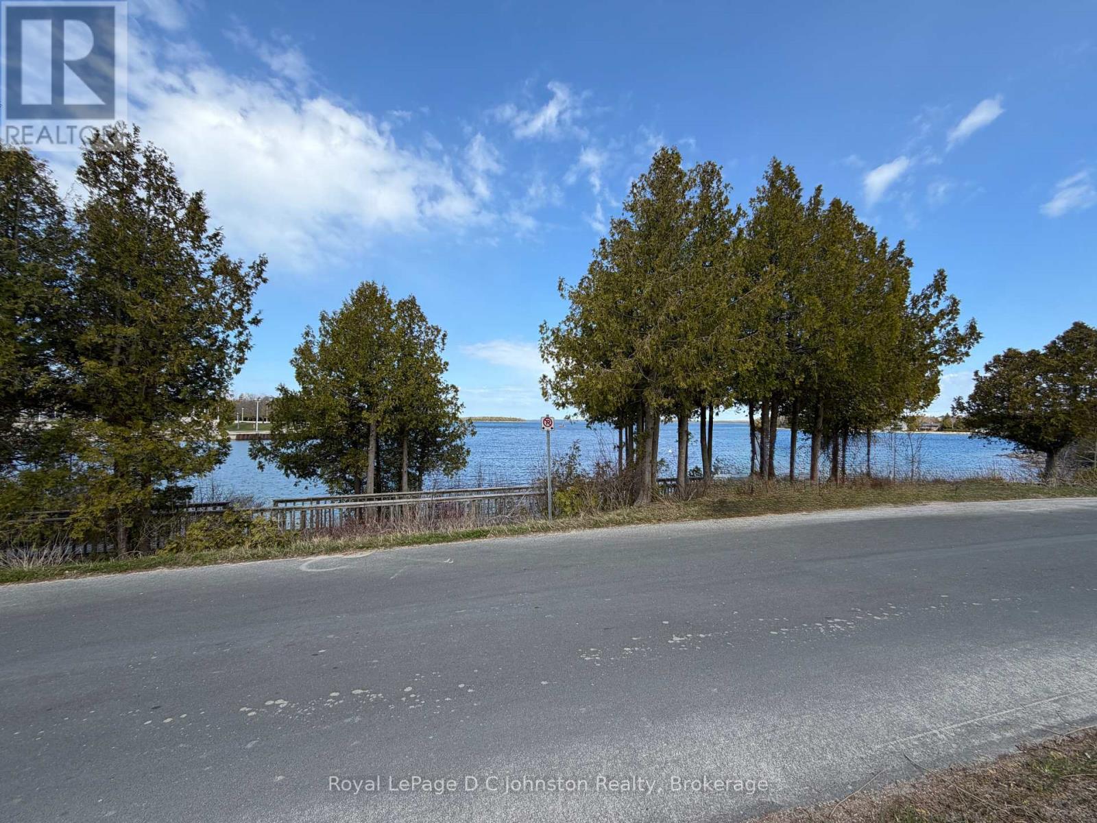 60 BAY STREET S
