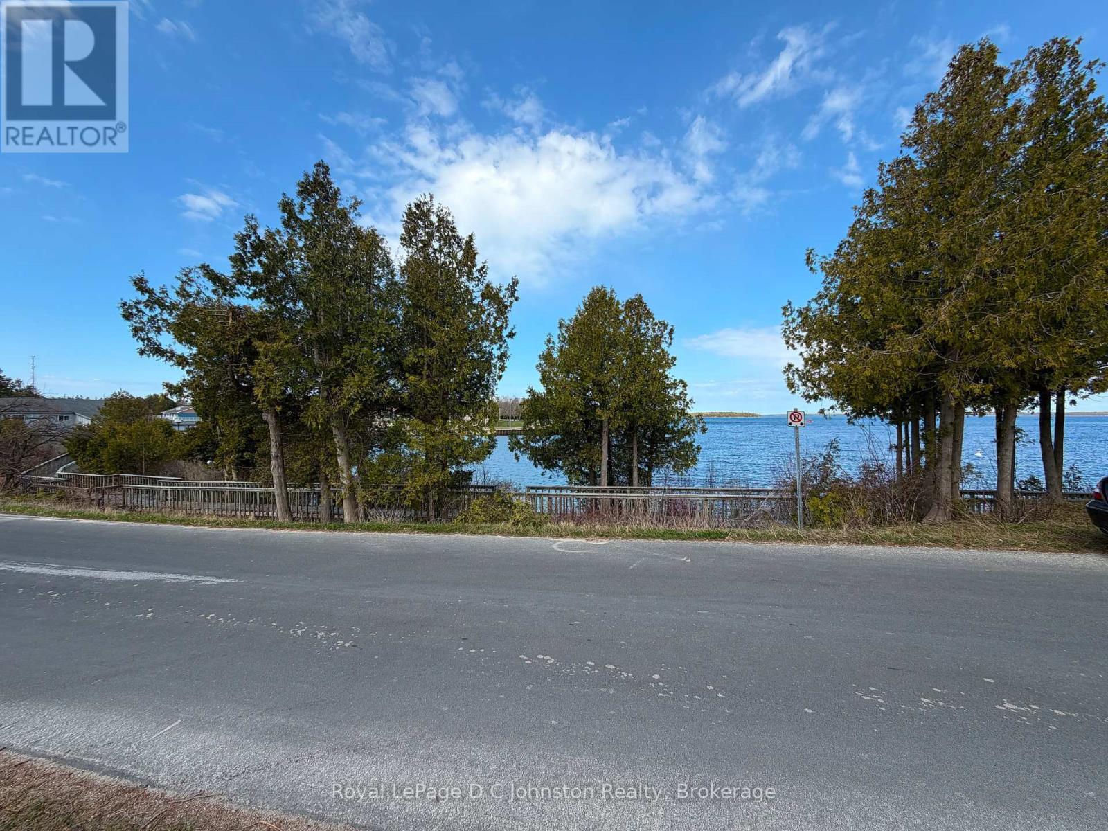 60 BAY STREET S
