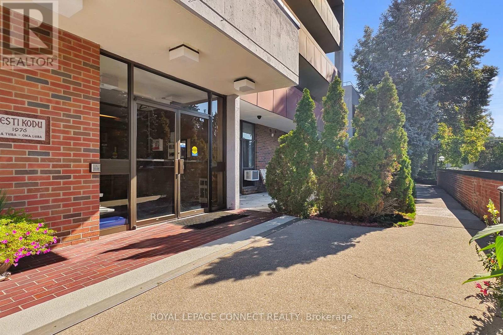 5-213 - 50 OLD KINGSTON ROAD