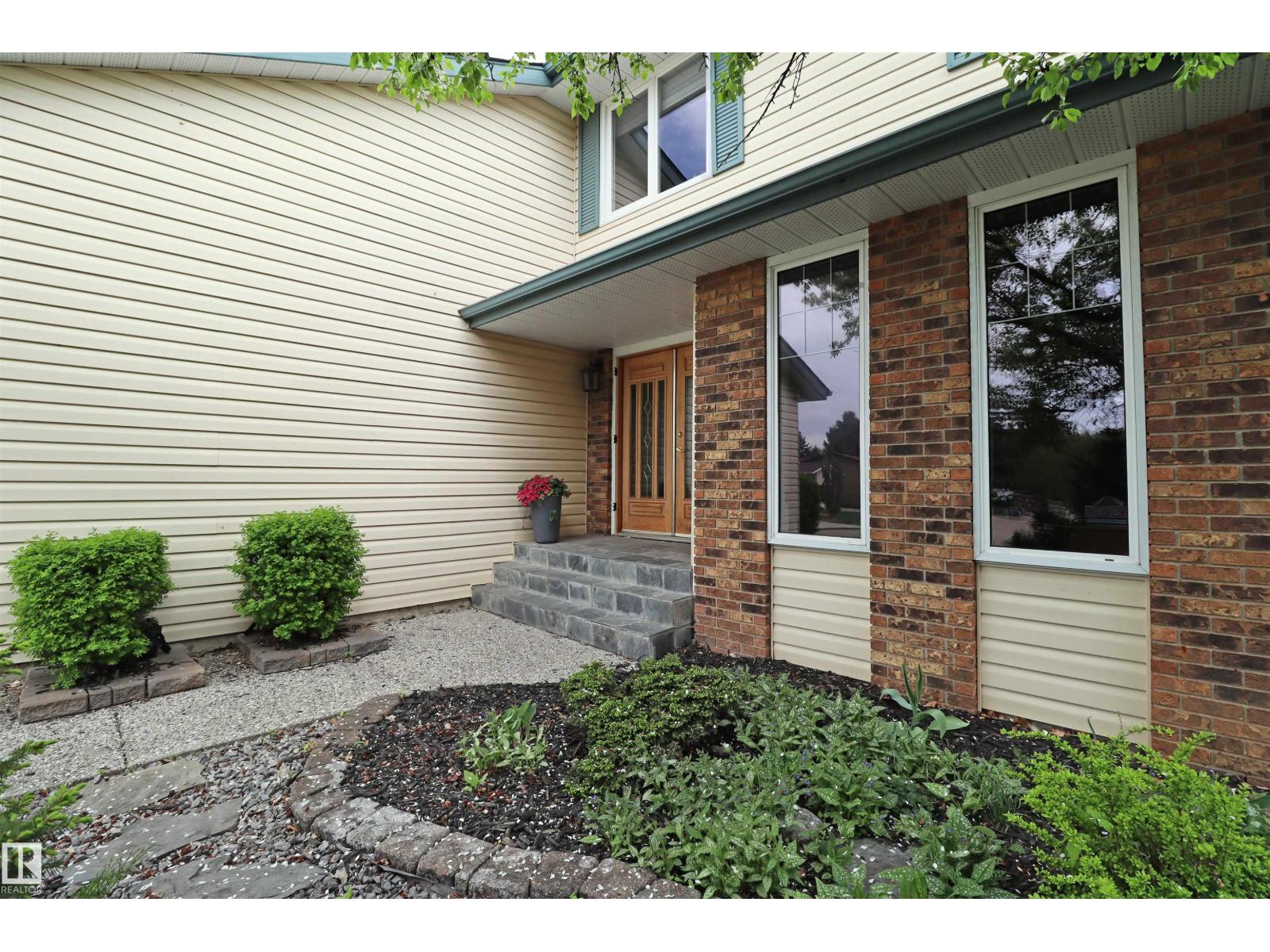 6 MARLBORO PL