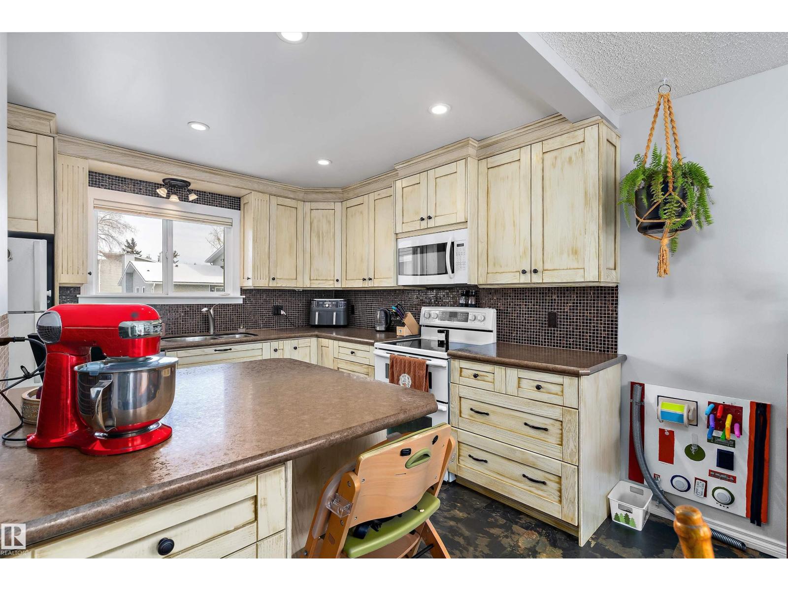 #9 4403 RIVERBEND RD NW